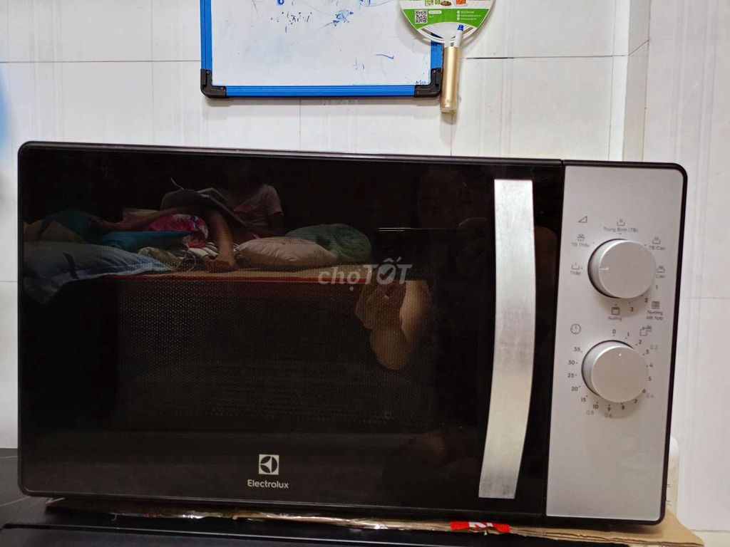 Lò vi sóng có nướng Electrolux