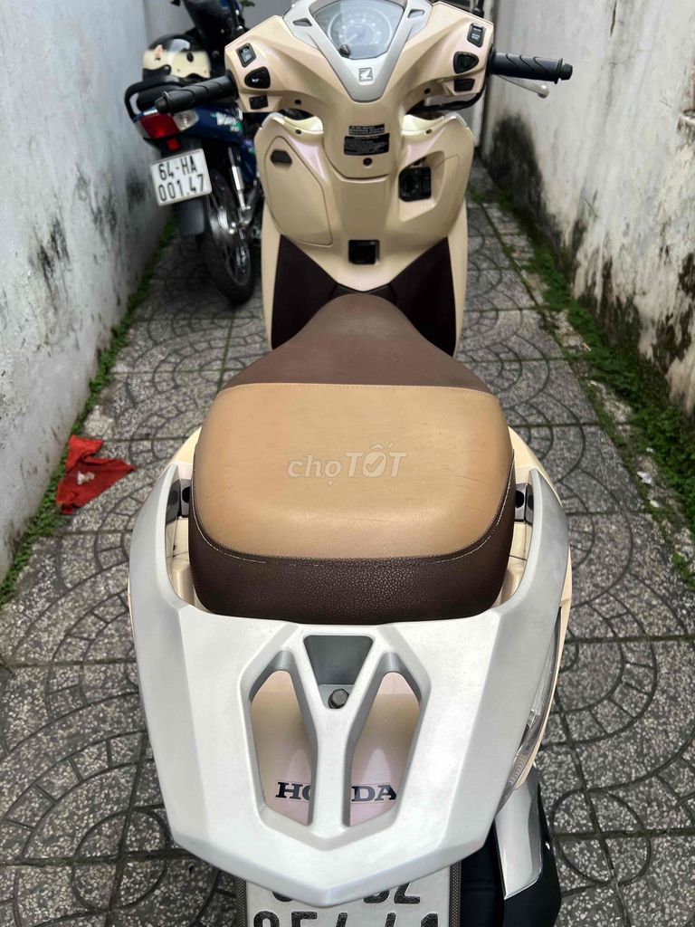 lead khoá ga bs 65B2 zin đẹp. Mua bán Xe máy tại Quận Ninh Kiều Cần Thơ được đăng bởi Vincom HV hình 4