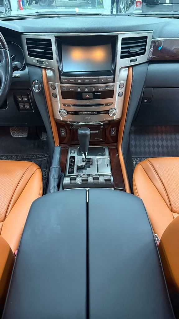 Lexus LX570 nhập Mỹ, sản xuất 2014,chạy ít cực mới. Mua bán Ô tô tại Quận Bắc Từ Liêm Hà Nội được đăng bởi Mr Hợi  hình 8