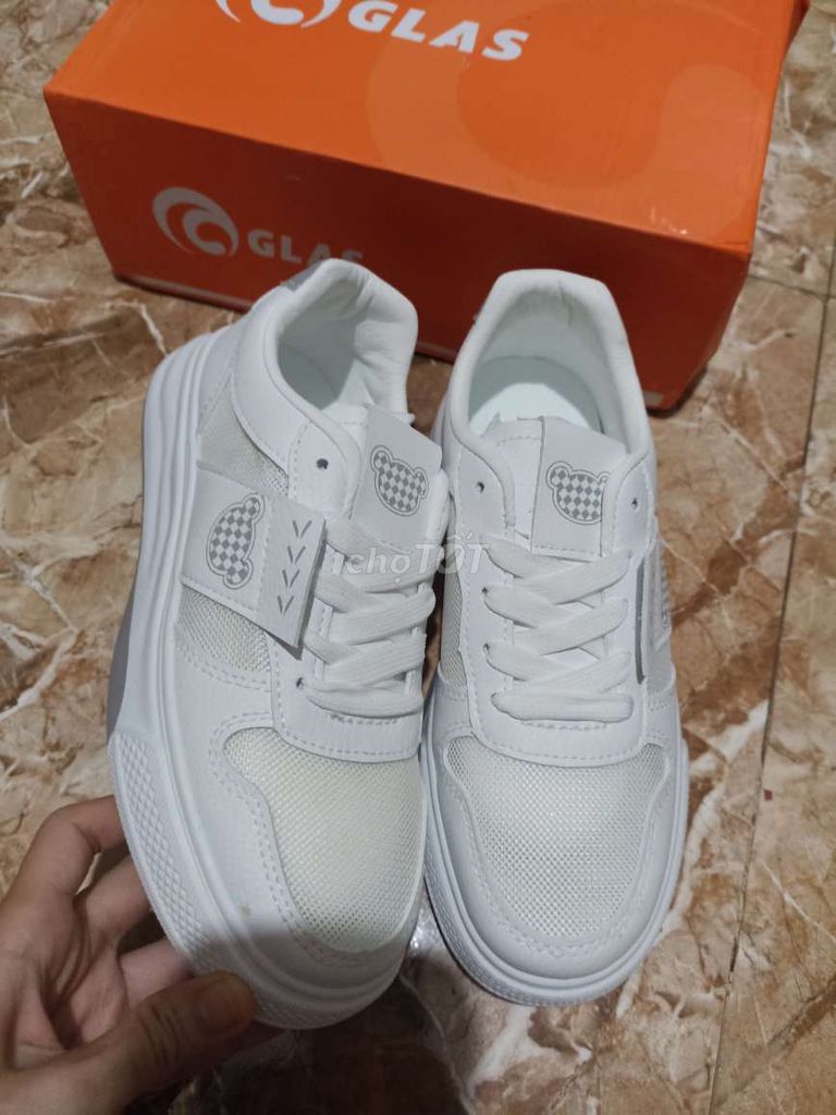 Giày trắng size 37 và38 new fullbox