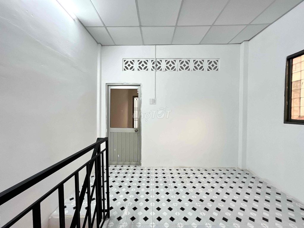 Sổ Riêng Hoàn Công Đủ DT:3,35x8,4m 2Tầng 2PN hẻm 270 Huỳnh Tấn Phát