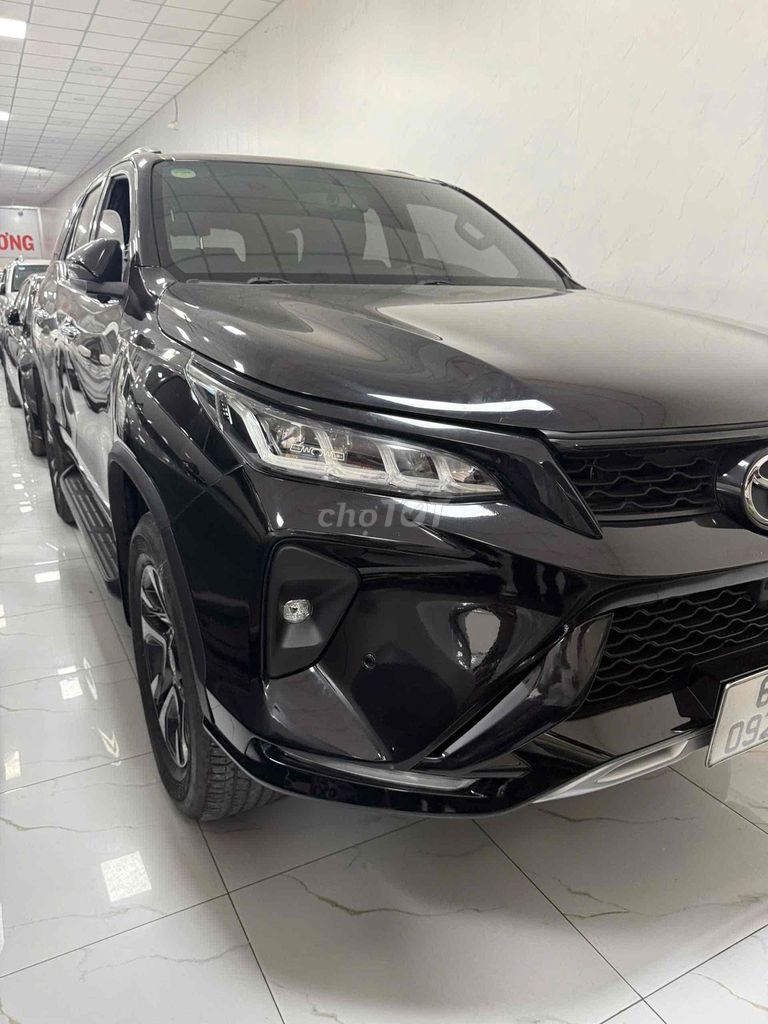 Toyota Fortuner Legender 2.4L 2021 черный 70 тыс. км как новый!