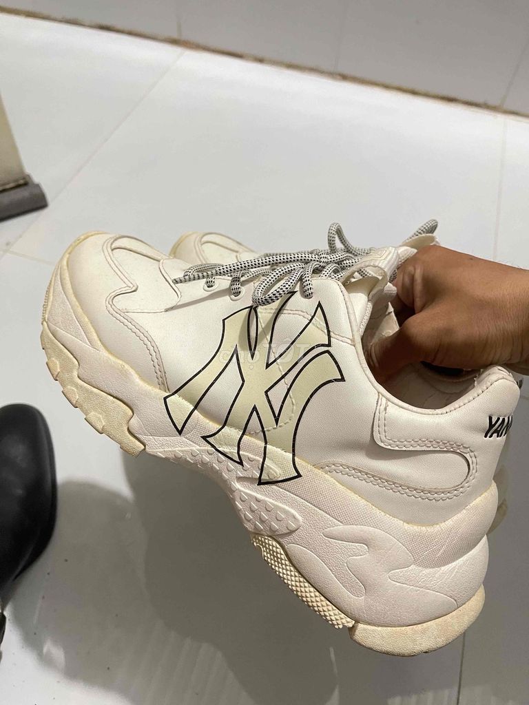 Giày thể thao MLB Trắng size 41. Mua bán Giày dép tại Huyện Hòa Thành Tây Ninh được đăng bởi Hoài Nam hình 1