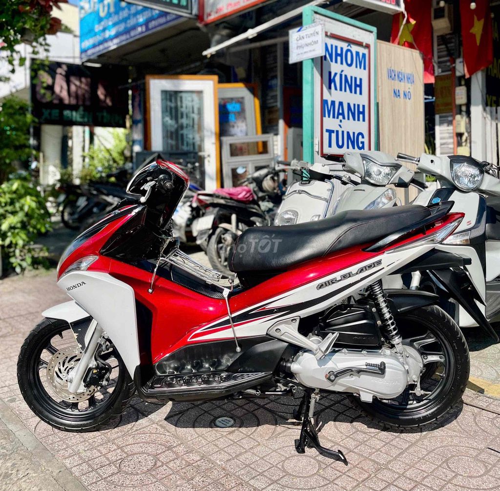 ❤️Honda AirBlade Fi, BSTP Giấy Tờ Đầy Đủ, GÓP. Mua bán Xe máy tại Quận 8 Tp Hồ Chí Minh được đăng bởi Tấn Đạt hình 2