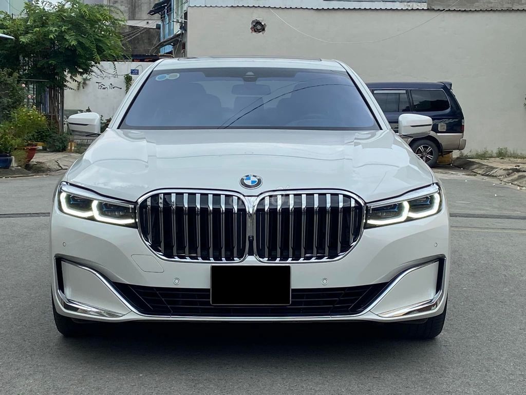 BMW 740Li 2020 белого цвета, импорт из Германии