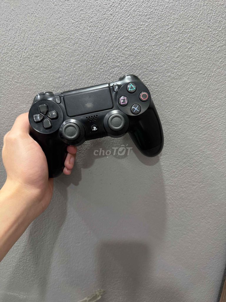 Tay cầm chơi game Sony PS4 Pro Đen 95%. Mua bán Thiết bị chơi game tại Huyện Hoài Đức Hà Nội được đăng bởi Trần Tuấn Dũng hình 1