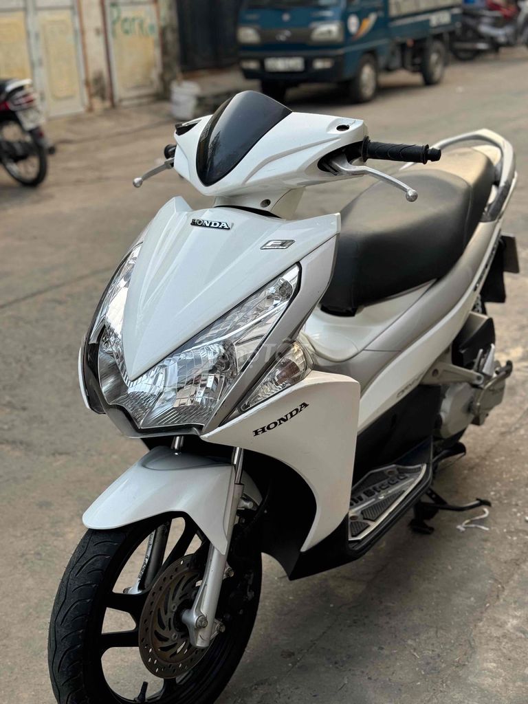 Honda Air Blade White 2012 Fi красивая машина ездит меньше