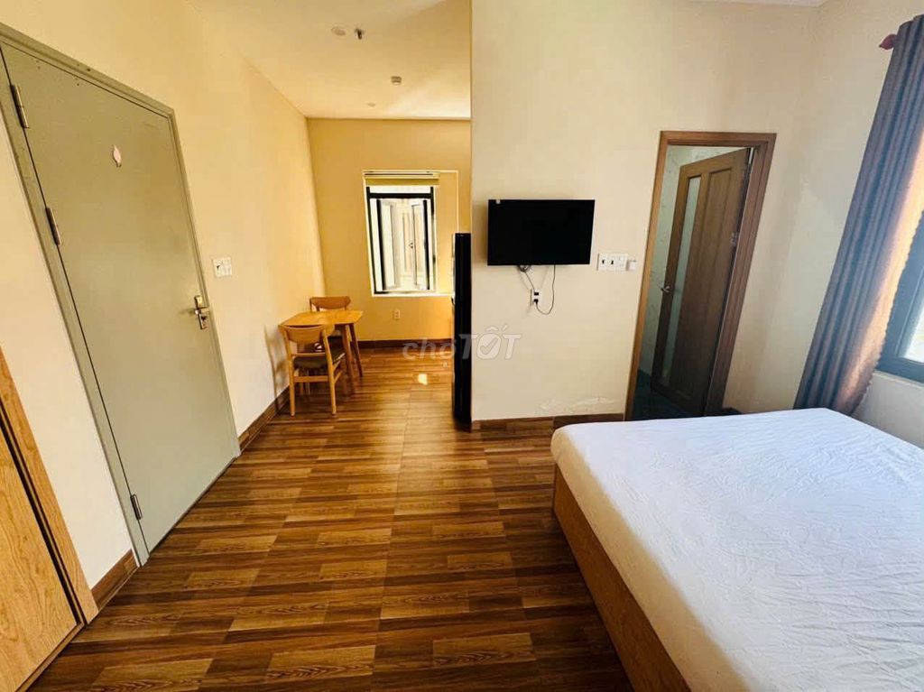 Furnished studio with window on Khuê Mỹ Đông 3 — photo 3