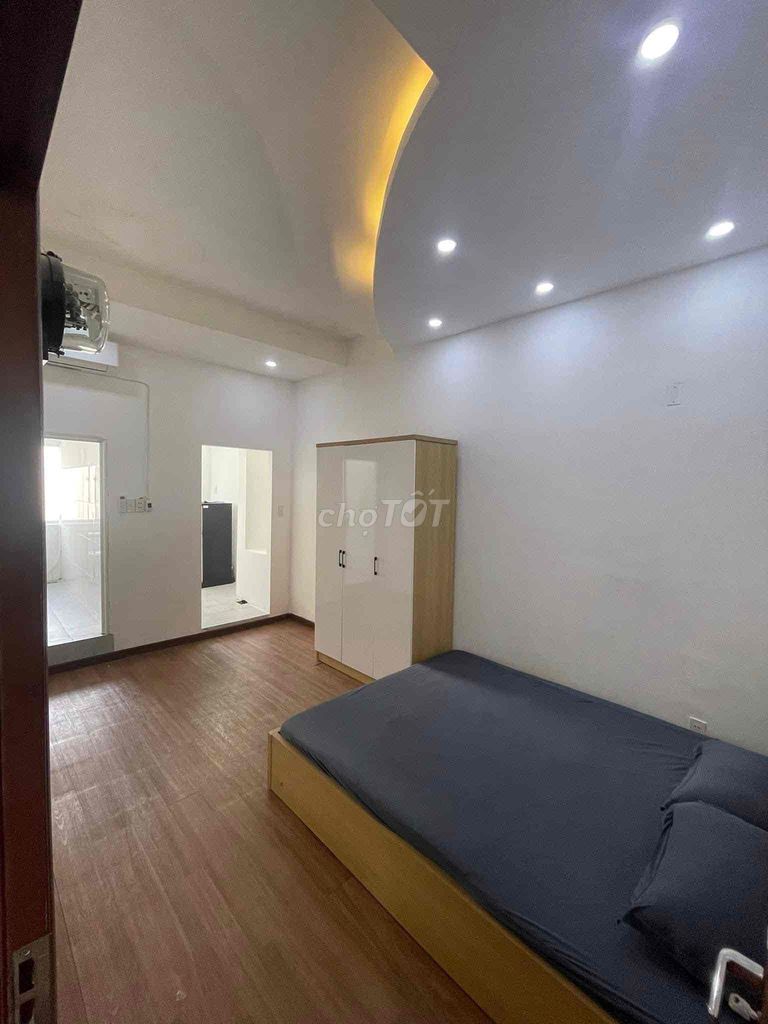 STUDIO CỬA SỔ TRỜI TÁCH BẾP SÁT BÊN VẠN HẠNH MALL FULL NỘI THẤT