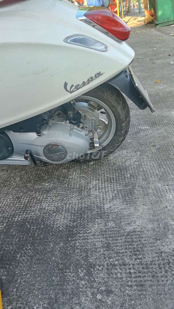 Bánh xe Piaggio Vespa Trắng Đã sử dụng. Mua bán Phụ tùng xe tại Thành phố Thuận An Bình Dương được đăng bởi Thông hình 4