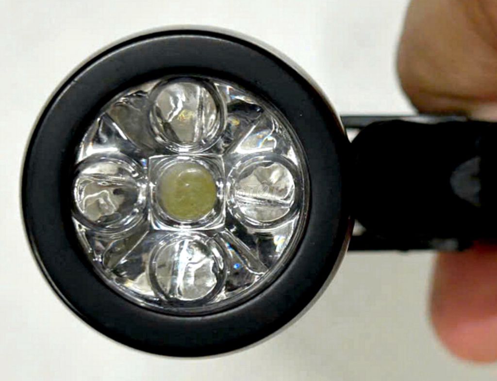 Đèn pin Dã Ngoại màu Đen. Mua bán Đèn tại Quận Phú Nhuận Tp Hồ Chí Minh được đăng bởi hoa le 3 hình 1
