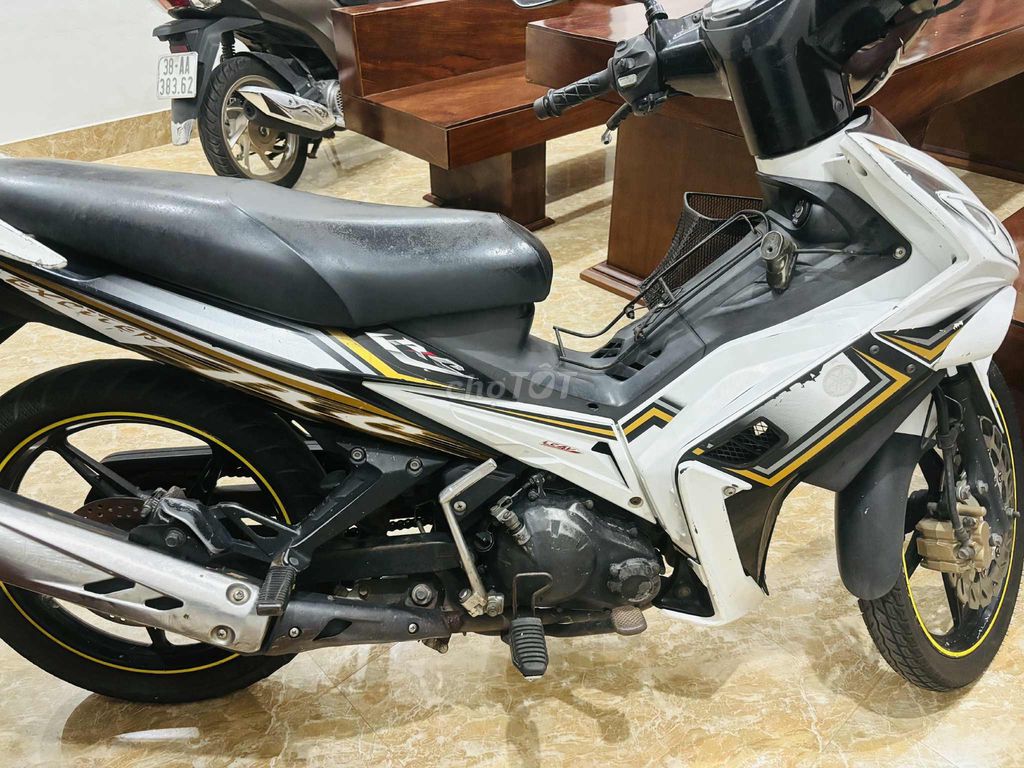 Xe Exciter màu trắng đen. Mua bán Xe máy tại Quận 3 Tp Hồ Chí Minh được đăng bởi Nguyen Quan hình 2