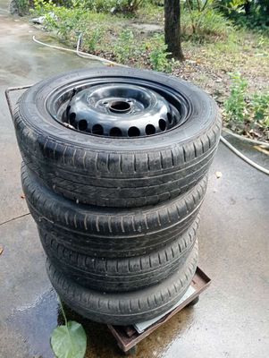 Bốn năm lớp 165 65 16. Mua bán Phụ tùng xe tại Thị xã Gò Công Tiền Giang được đăng bởi Đinh Hoàng Vân hình 1