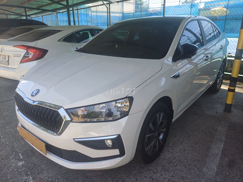 Шкода Славия Амбиция 1.0 TSI белая 15,005 км