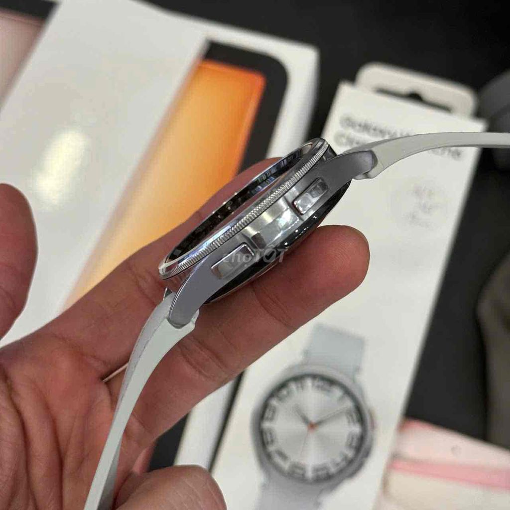 Đồng hồ Samsung Galaxy Watch6 Classic Bạc. Mua bán Thiết bị đeo thông minh tại Quận 10 Tp Hồ Chí Minh được đăng bởi QUEEN MOBILE 2 hình 1