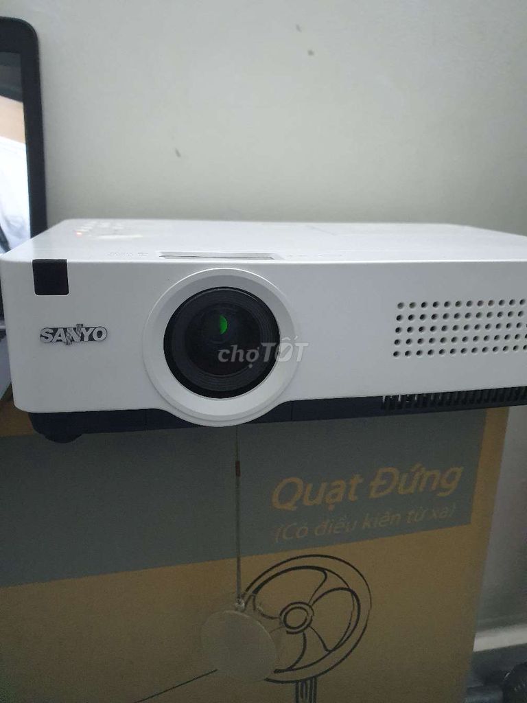 Máy chiếu Sanyo