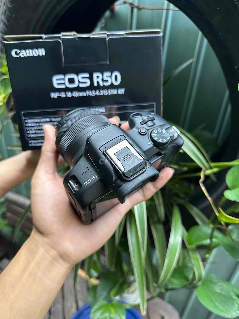 Bán canon R50 kèm kít fullbox còn bảo hành hãng