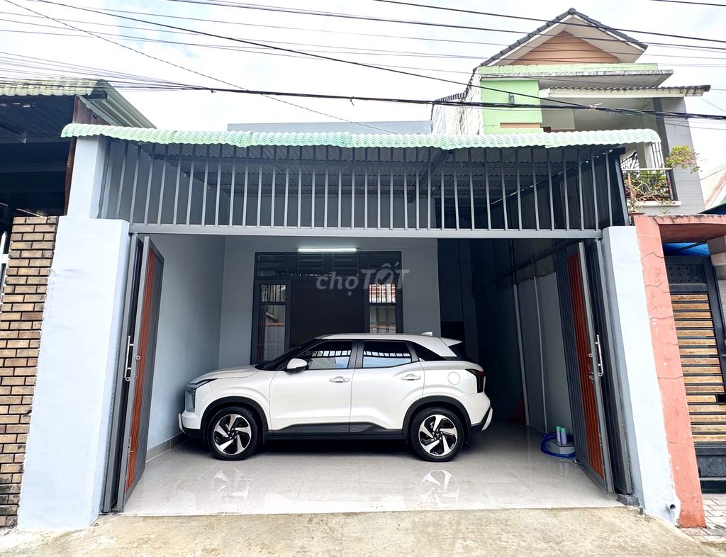 CHO THUÊ NHÀ MỚI, 3 PN, HẺM 2 XE HƠI, NGAY CHỢ PHÚ THỌ, 5.5 TR.Đ/THÁNG