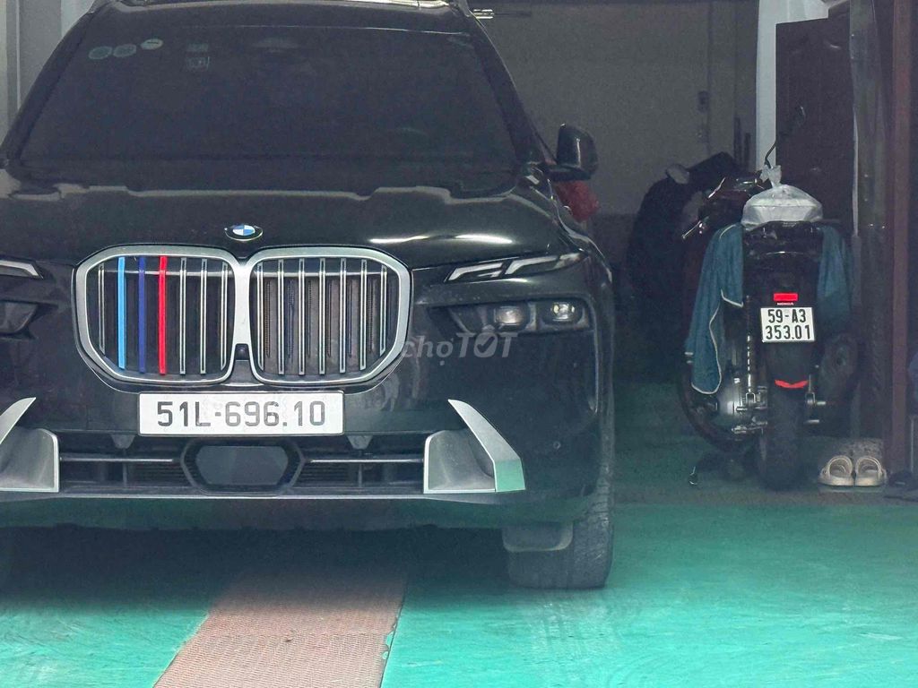 BMW X7 Pure 2022 Черный американец