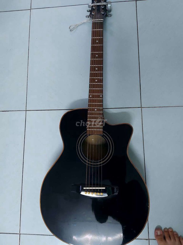 Đàn guitar Đen đã qua sử dụng. Mua bán Nhạc cụ tại Quận Liên Chiểu Đà Nẵng được đăng bởi Cool Kei hình 1
