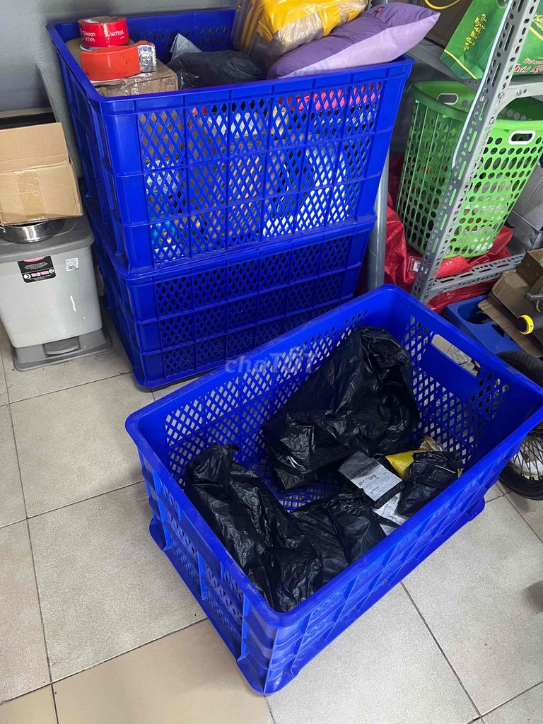 Sọt nhựa chở hàng Xanh dương có bánh xe còn mới. Mua bán Nội thất, đồ gia dụng khác tại Quận Long Biên Hà Nội được đăng bởi Minh hình 1