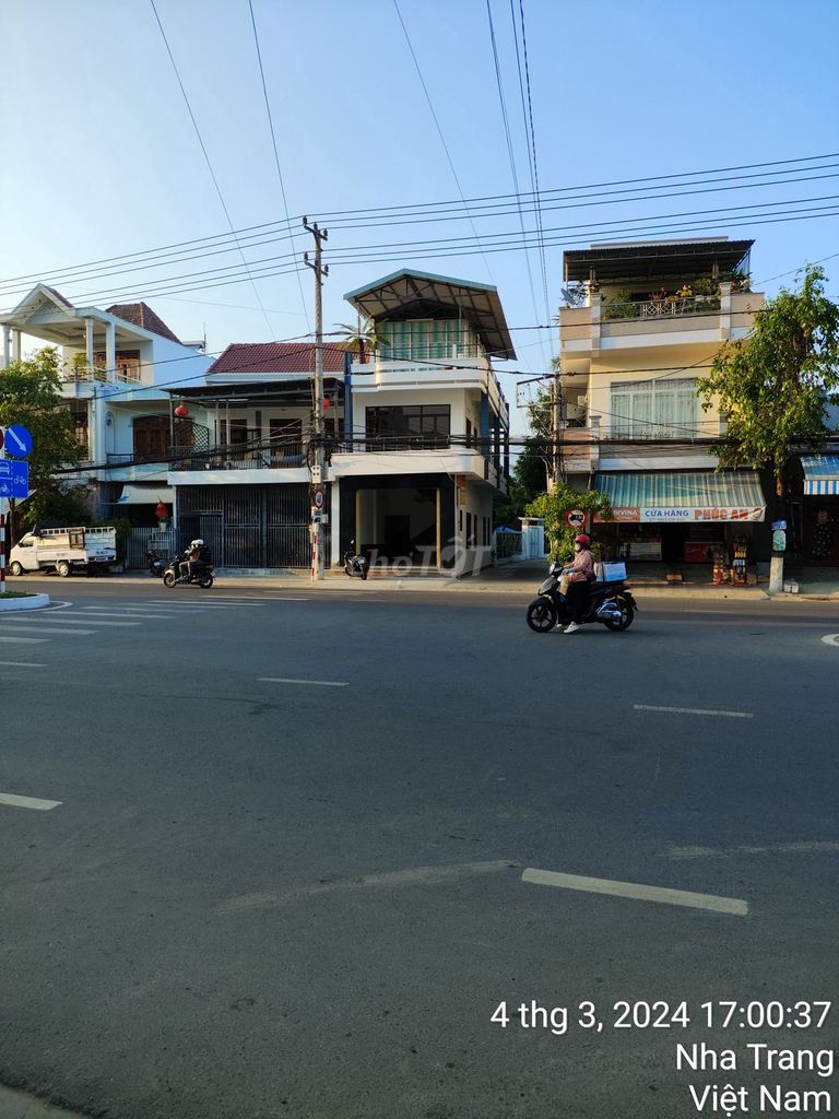 Cần cho thuê nhà 2 mặt tiền đường 23/10 Vĩnh Hiệp, Nha Trang. DT: 66m2