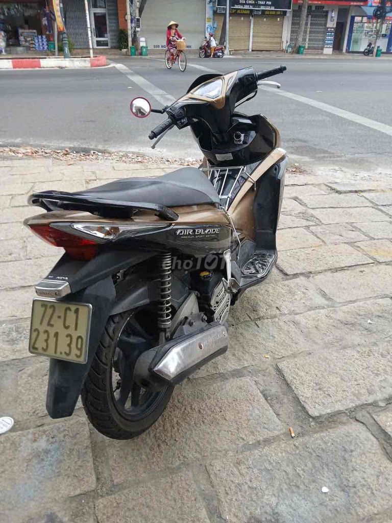 ab máy zin chưa rớt đầu luôn zin 100%. Mua bán Xe máy tại Thành phố Vũng Tàu Bà Rịa - Vũng Tàu được đăng bởi bán xe máy cho ngừoi khó khăn cho thiếu nửa tiền chỉ cần cccd hình 2