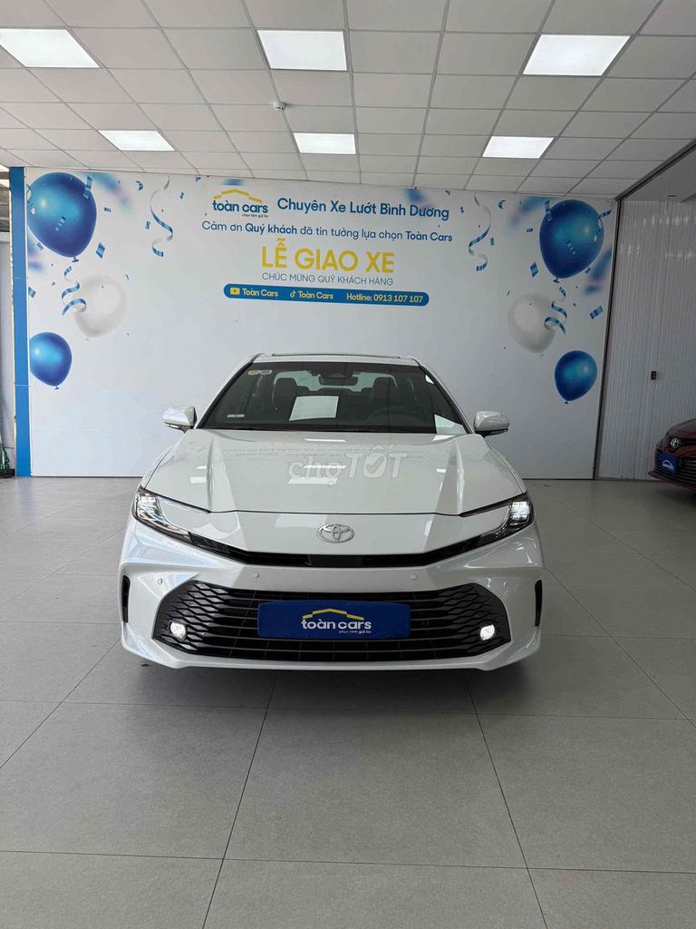 Toyota Camry 2025 2.5HV đi đúng 2000 km. Mua bán Ô tô tại Huyện Bắc Tân Uyên Bình Dương được đăng bởi pham dân hình 2