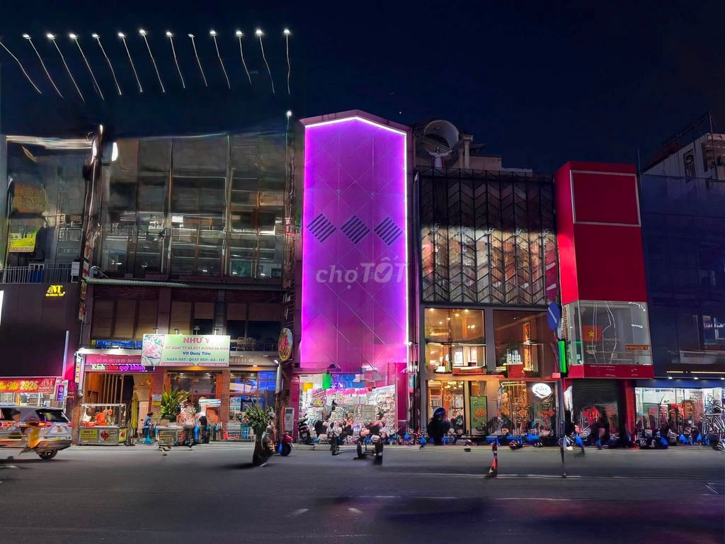 CHO THUÊ MT VÒNG XOAY NGUYỄN THỊ MINH KHAI DT 200M2 GIÁ 70TR