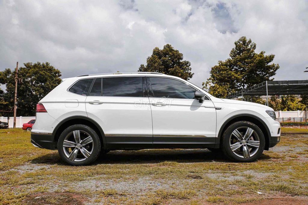 Volkswagen Tiguan Luxury S nhập Mexico 2023 30k km. Mua bán Ô tô tại Quận Gò Vấp Tp Hồ Chí Minh được đăng bởi Kính Đặng Ô Tô Lướt hình 6