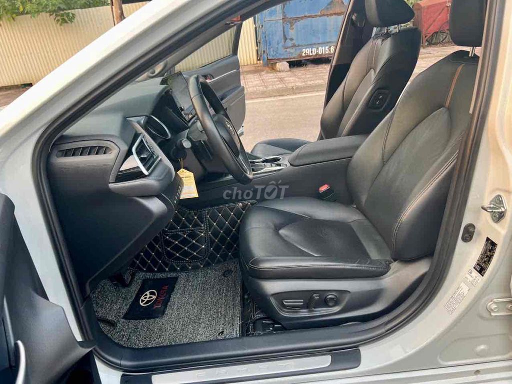 Toyota Camry 2022 2.5 Q - 43000 km. Mua bán Ô tô tại Quận Long Biên Hà Nội được đăng bởi Trang Gala hình 8