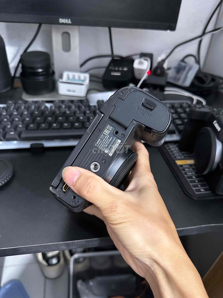 Máy ảnh Canon EOS R Đã sử dụng. Mua bán Máy ảnh, Máy quay tại Quận Cẩm Lệ Đà Nẵng được đăng bởi Võ Thị Liễu hình 1