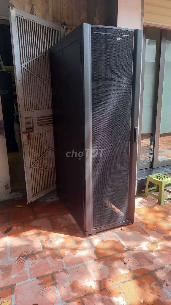 Thanh lý tủ mạng server mới 90% Apc