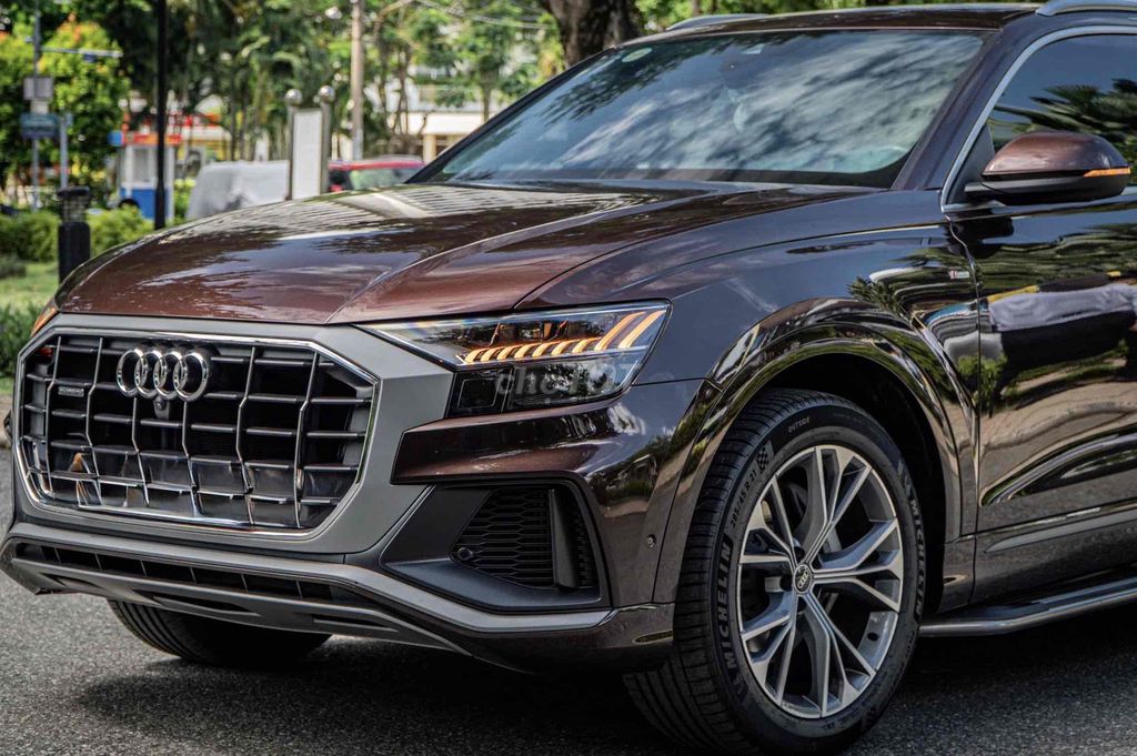 Audi Q8 S-line 2021 Коричневый/Черный 28 000 км