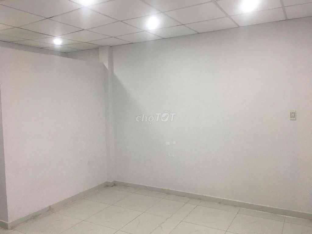 Phòng mới đẹp 25m2 cả sân thoáng mát