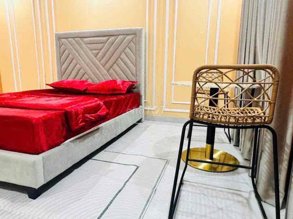 Трехэтажная вилла с 5 спальнями и отдельной комнатой для алтаря