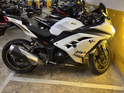 Ninja 300 Trắng Xe HQCN - nhiều quà tặng kèm theo