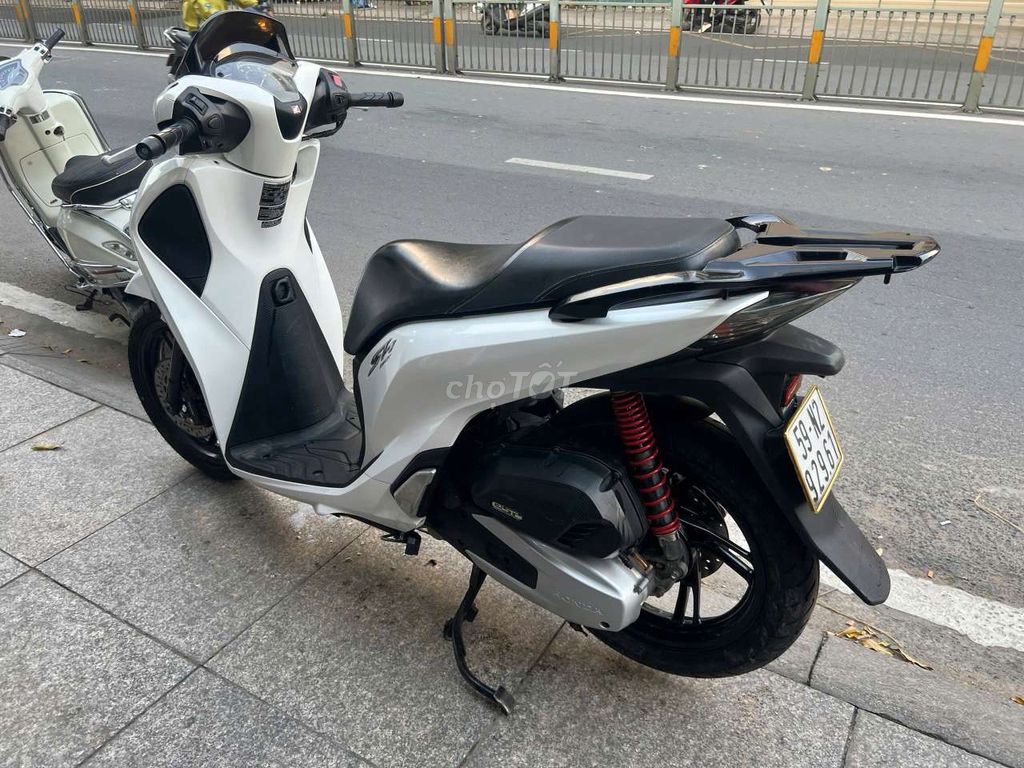 Honda SH 150i 2018 mới 90% Bstp chính chủ. Mua bán Xe máy tại Quận Tân Phú Tp Hồ Chí Minh được đăng bởi Tuanduy hình 3