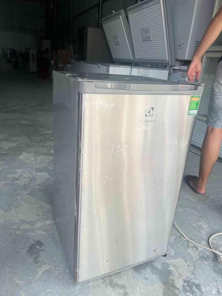 Tủ mini 92l electrolux