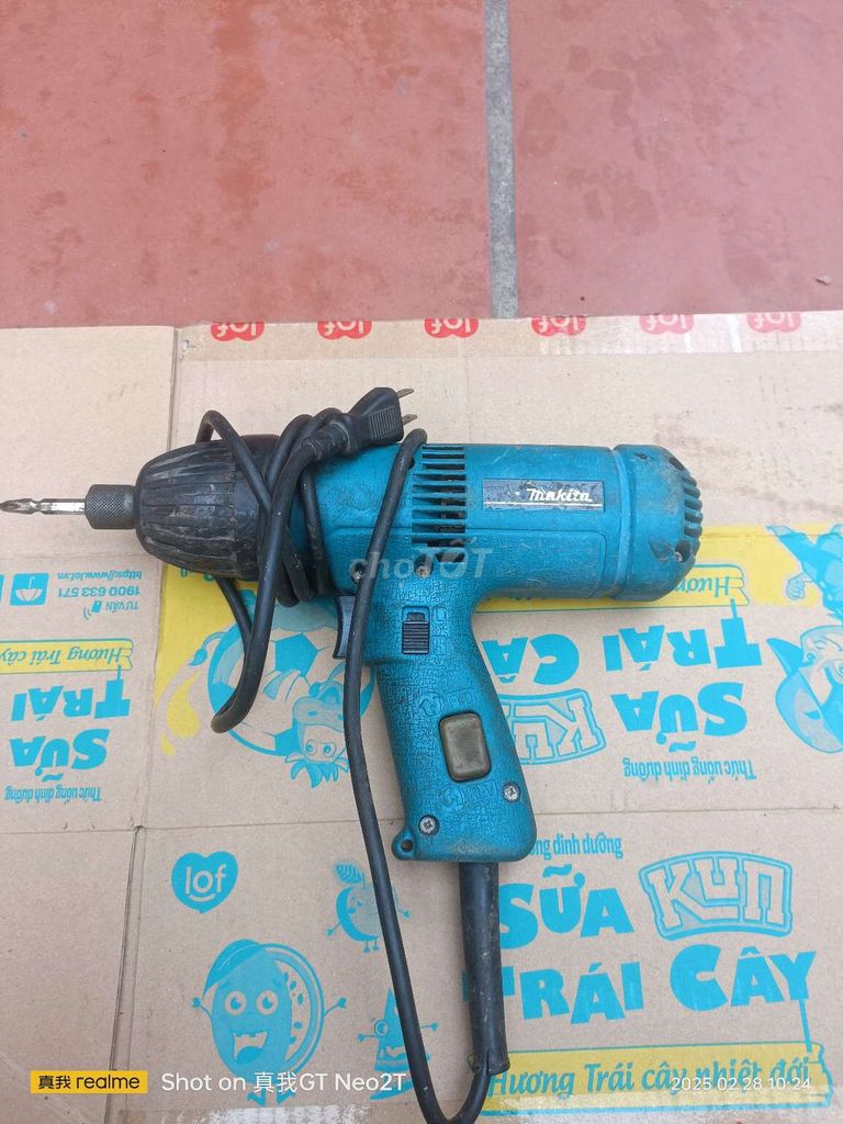 Bắn vít điện makita điện 100v