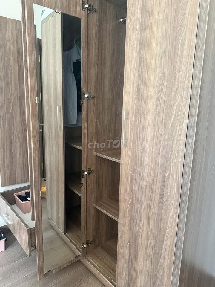 Tủ quần áo Gỗ 1m6x2m cũ. Mua bán Tủ, kệ gia đình tại Quận 7 Tp Hồ Chí Minh được đăng bởi Yêu ai cũng vậy hình 1