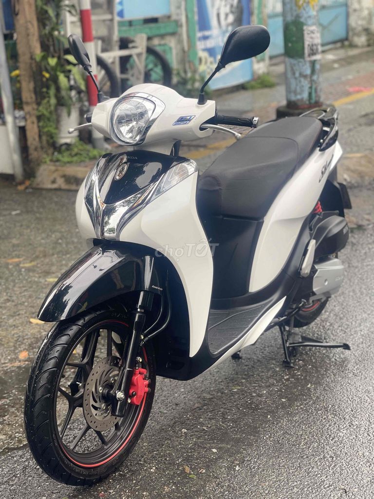 Honda SH Mode 2018 Trắng Đen 12.000 km. Mua bán Xe máy tại Quận Thanh Khê Đà Nẵng được đăng bởi Song Vo hình 5