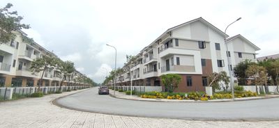 Bán 2 shophouse vị trí vàng tại Centa Riverside, TP. Từ Sơn, Bắc Ninh. Mua bán văn phòng, mặt bằng kinh doanh tại Thị xã Từ Sơn Bắc Ninh được đăng bởi Hoàng Ngọc Lan