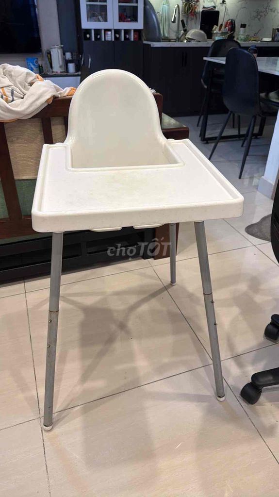 Ghế ăn dặm nhựa kim loại trắng. Mua bán Mẹ và bé tại Quận Nam Từ Liêm Hà Nội được đăng bởi Nguyễn Huyền hình 1