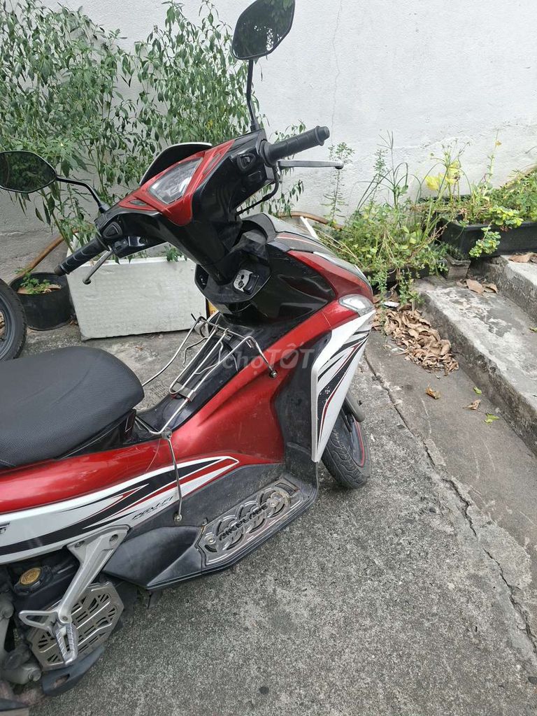 Honda Air Blade, бело-красный, Вьетнам