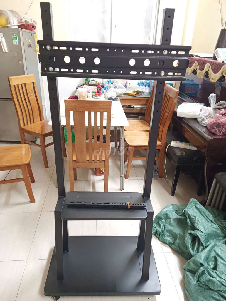 Giá treo TV di động Đen Mới. Mua bán Nội thất, đồ gia dụng khác tại Quận Hai Bà Trưng Hà Nội được đăng bởi Mr Huy hình 1