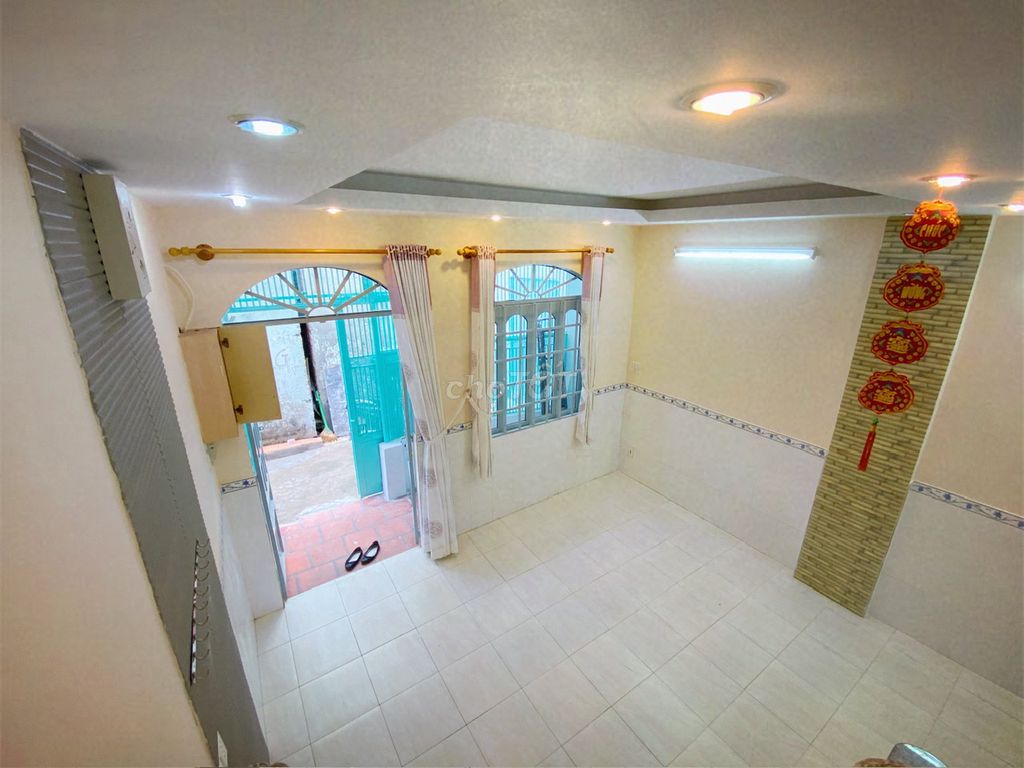 Cho thuê nhà nguyên căn, sạch sẽ, vảo ở liền.