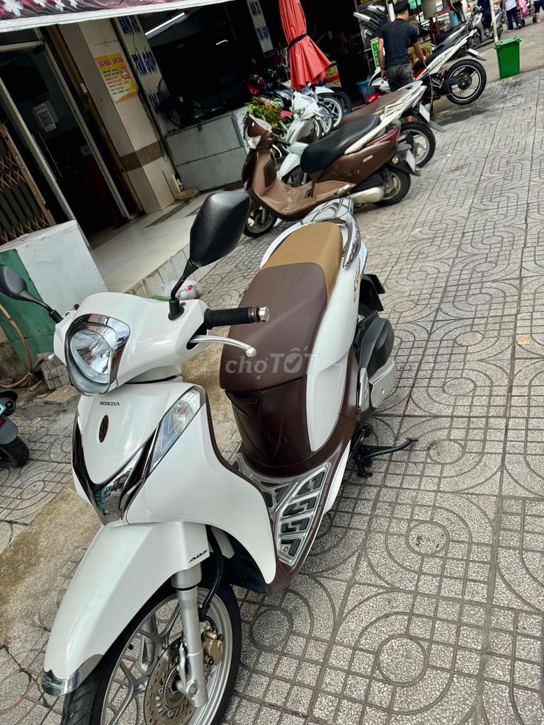 🟢🟢 SH Mode ABS trắng đký cuối 2019 xe đẹp có góp. Mua bán Xe máy tại Thành phố Biên Hòa Đồng Nai được đăng bởi XE MÁY CŨ THÀNH MỸ  hình 3