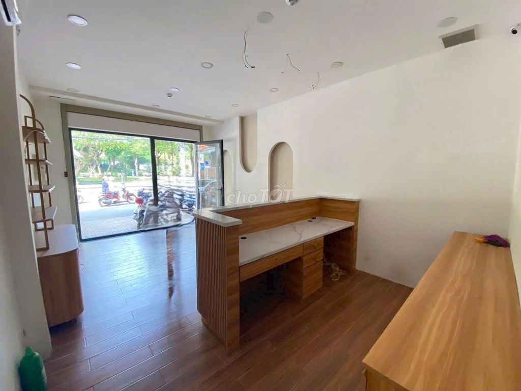Mặt Tiền Công Viên Phú Nhuận Đường Nguyễn Công Hoan 320m2 3 Lầu 7 Phòg