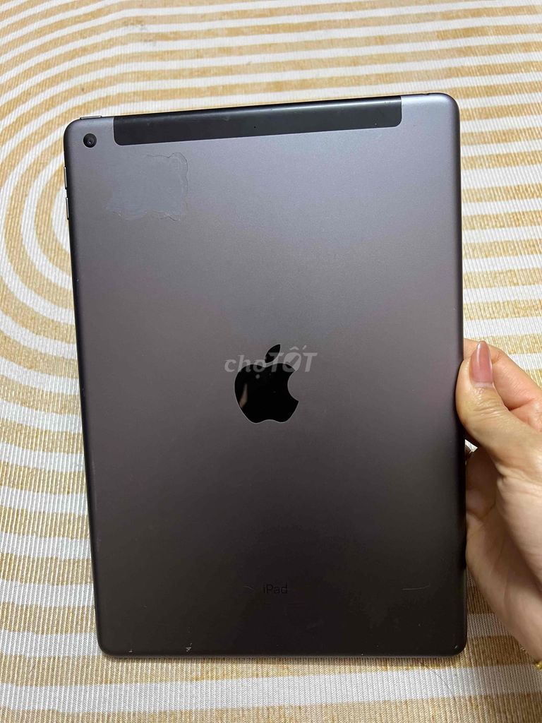 Thanh lý ipad gen 7 32gb LTE lỗi nhẹ